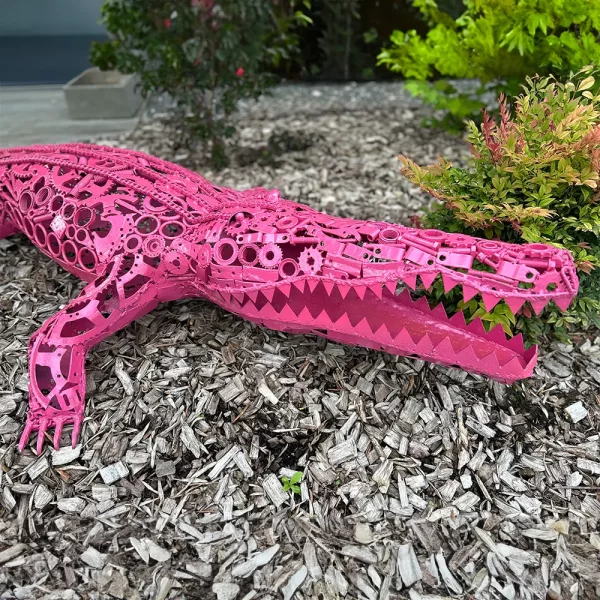 alligator sculpture fait main métal recyclé rose lolito déco