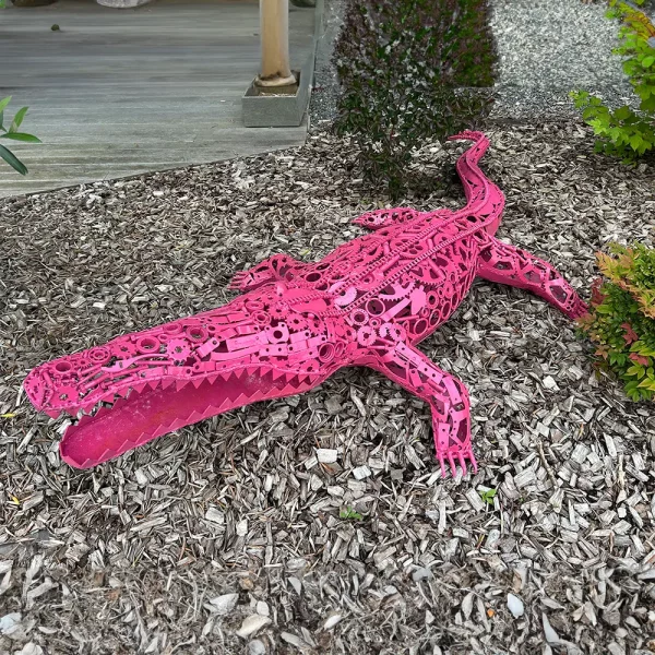 alligator sculpture artisanale métal recyclé rose lolito déco