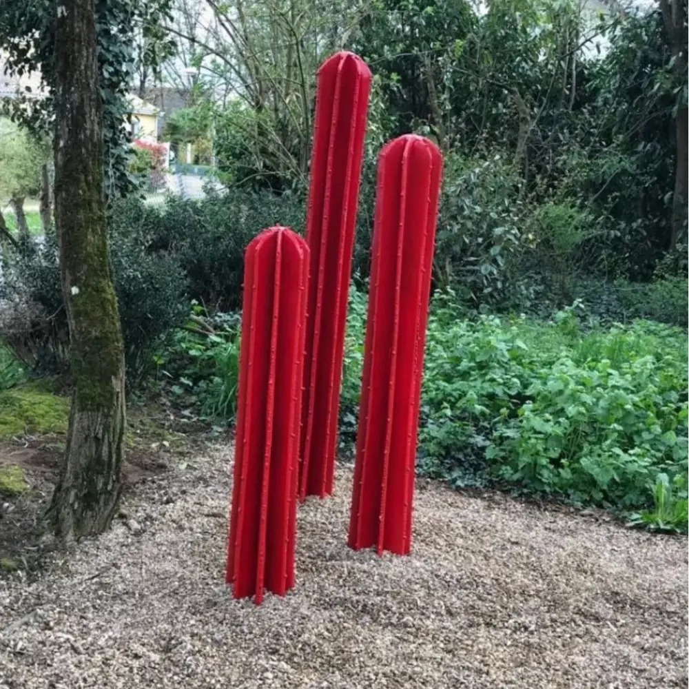 lot de trois cactus droit rouge Lolito déco sculpture métallique